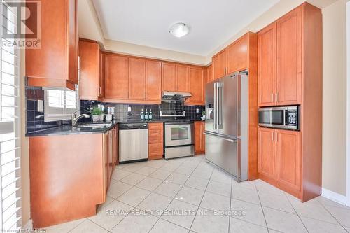 225 Andrews Trail, Milton (Clarke), ON - Indoor Photo Showing Kitchen With Stainless Steel Kitchen