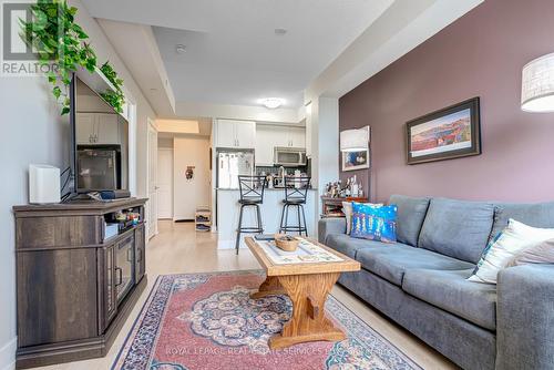 2611 - 6 Eva Road, Toronto (Etobicoke West Mall), ON - Indoor Photo Showing Living Room