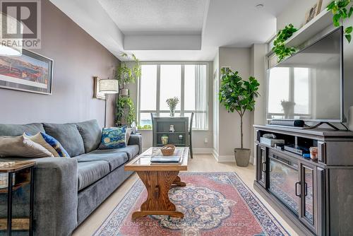 2611 - 6 Eva Road, Toronto (Etobicoke West Mall), ON - Indoor Photo Showing Living Room