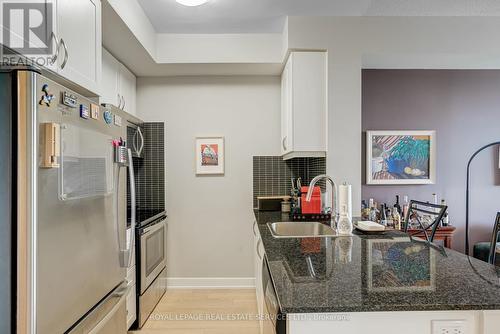 2611 - 6 Eva Road, Toronto (Etobicoke West Mall), ON - Indoor Photo Showing Kitchen