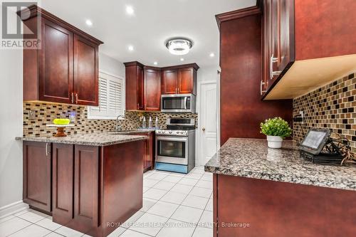 3908 Densbury Drive, Mississauga (Lisgar), ON - Indoor Photo Showing Kitchen With Upgraded Kitchen