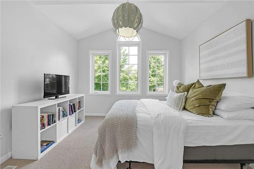 5646 Roseville Court, Burlington, ON - Indoor Photo Showing Bedroom