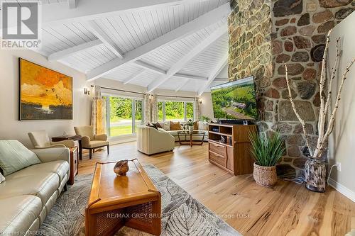 15 Isthmus Bay Road, Northern Bruce Peninsula, ON - Indoor Photo Showing Living Room