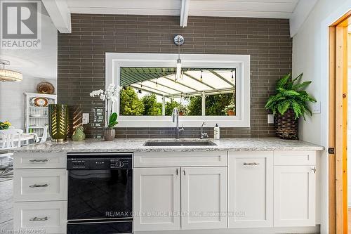 15 Isthmus Bay Road, Northern Bruce Peninsula, ON - Indoor Photo Showing Kitchen