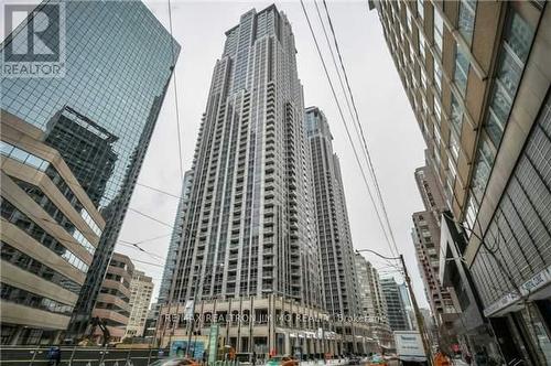 903 - 763 Bay Street, Toronto, ON - Outdoor With Facade