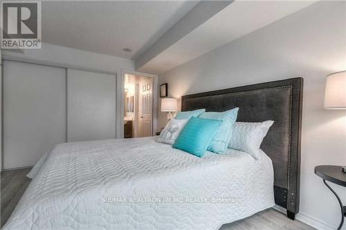 903 - 763 Bay Street, Toronto, ON - Indoor Photo Showing Bedroom