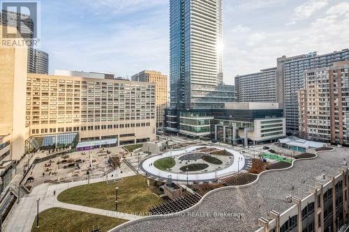 903 - 763 Bay Street, Toronto, ON - Outdoor With Facade