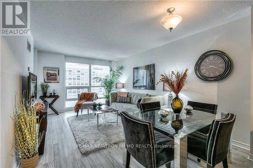 903 - 763 Bay Street, Toronto, ON - Indoor