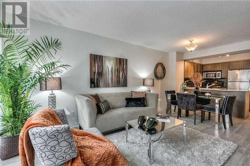 903 - 763 Bay Street, Toronto, ON - Indoor Photo Showing Living Room