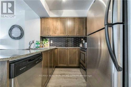 903 - 763 Bay Street, Toronto, ON - Indoor Photo Showing Kitchen With Upgraded Kitchen