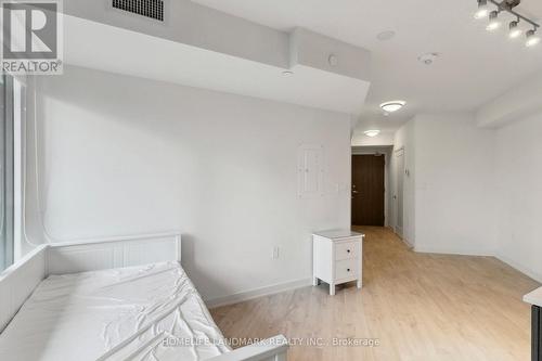 301W - 27 Bathurst Street, Toronto (Waterfront Communities), ON - Indoor Photo Showing Bedroom