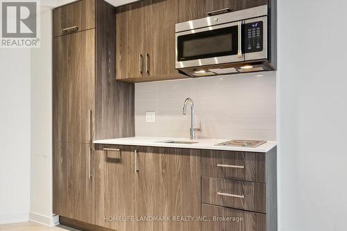 301W - 27 Bathurst Street, Toronto (Waterfront Communities), ON - Indoor Photo Showing Kitchen