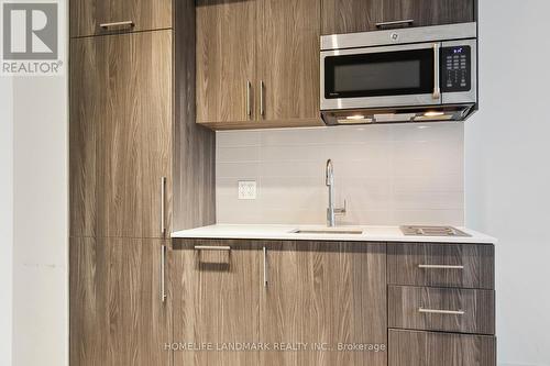 301W - 27 Bathurst Street, Toronto (Waterfront Communities), ON - Indoor Photo Showing Kitchen With Upgraded Kitchen