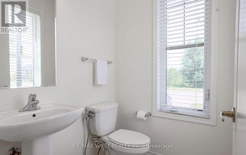 2 Redfern Street, Brampton (Northwest Brampton), ON - Indoor Photo Showing Bathroom