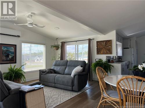 775 Principale, Beresford, NB - Indoor Photo Showing Living Room