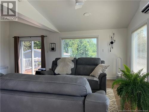 775 Principale, Beresford, NB - Indoor Photo Showing Living Room