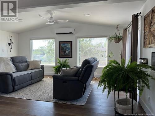 775 Principale, Beresford, NB - Indoor Photo Showing Living Room