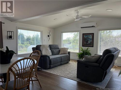 775 Principale, Beresford, NB - Indoor Photo Showing Living Room