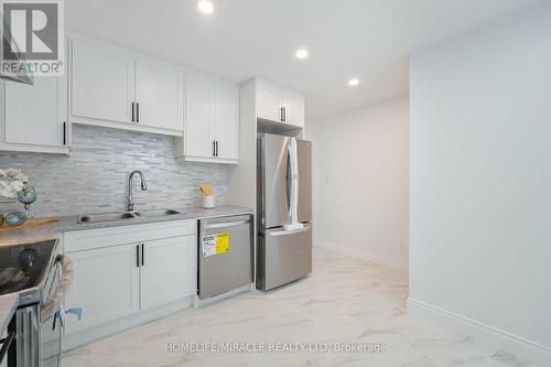 6957 Garden Street, Niagara Falls, ON - Indoor Photo Showing Kitchen With Double Sink With Upgraded Kitchen