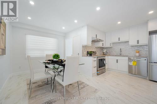 6957 Garden Street, Niagara Falls, ON - Indoor Photo Showing Kitchen With Upgraded Kitchen