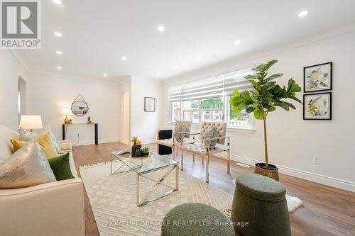 6957 Garden Street, Niagara Falls, ON - Indoor Photo Showing Living Room