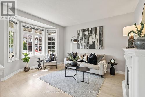 27 Belsey Lane, Clarington (Newcastle), ON - Indoor Photo Showing Living Room