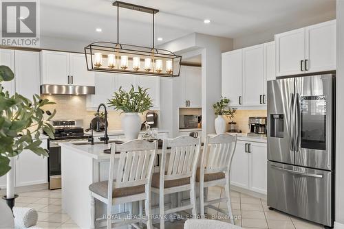 27 Belsey Lane, Clarington (Newcastle), ON - Indoor Photo Showing Kitchen With Upgraded Kitchen