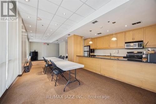 608 - 44 Bond Street W, Oshawa (O'Neill), ON - Indoor Photo Showing Kitchen