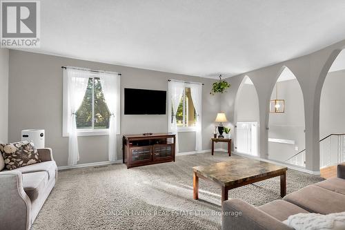 14 Conway Court, Zorra (Thamesford), ON - Indoor Photo Showing Living Room