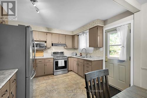 14 Conway Court, Zorra (Thamesford), ON - Indoor Photo Showing Kitchen