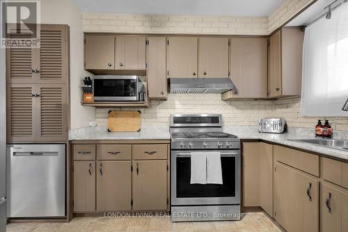 14 Conway Court, Zorra (Thamesford), ON - Indoor Photo Showing Kitchen