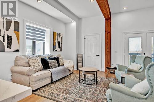 63011 Dufferin Rd 3 Road, East Garafraxa, ON - Indoor Photo Showing Living Room