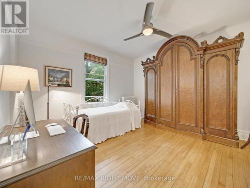 68 Tecumseth Street, Orillia, ON - Indoor Photo Showing Bedroom