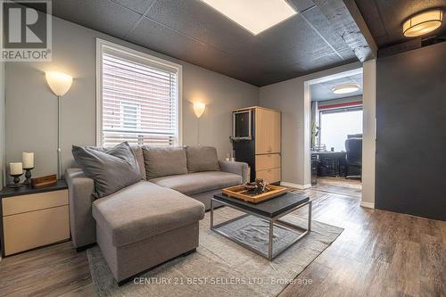 1281 Weston Road, Toronto (Mount Dennis), ON - Indoor Photo Showing Living Room