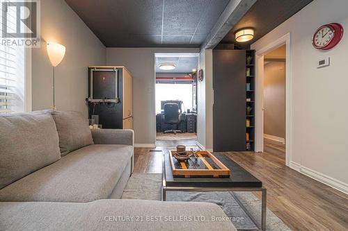 1281 Weston Road, Toronto (Mount Dennis), ON - Indoor Photo Showing Living Room