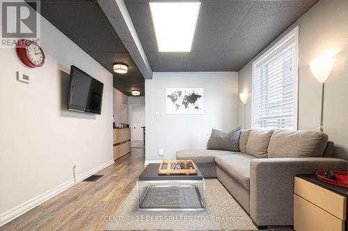 1281 Weston Road, Toronto (Mount Dennis), ON - Indoor Photo Showing Living Room