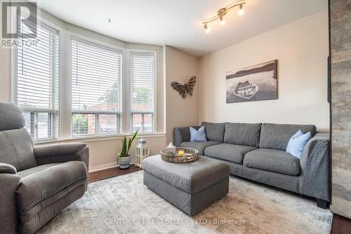 1281 Weston Road, Toronto (Mount Dennis), ON - Indoor Photo Showing Living Room