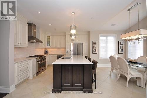 3117 Larry Crescent, Oakville, ON - Indoor Photo Showing Kitchen With Upgraded Kitchen