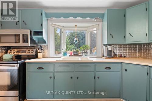 27 Downes Avenue, Prince Edward County (Picton), ON - Indoor Photo Showing Kitchen