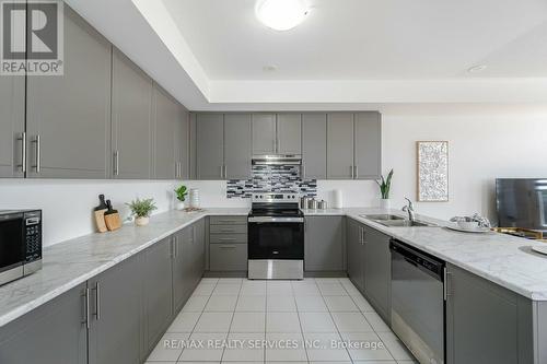 2 Waterville Way, Caledon, ON - Indoor Photo Showing Kitchen With Double Sink With Upgraded Kitchen