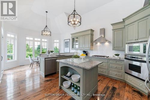 13 Classic Drive, Brampton (Credit Valley), ON - Indoor Photo Showing Kitchen With Upgraded Kitchen