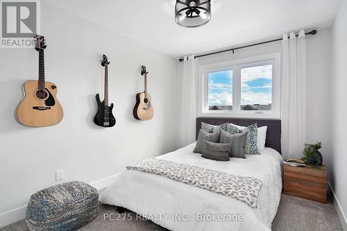 2243 Evans Boulevard, London, ON - Indoor Photo Showing Bedroom