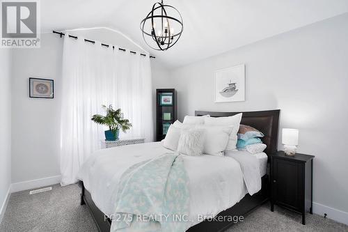 2243 Evans Boulevard, London, ON - Indoor Photo Showing Bedroom