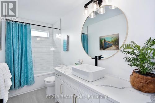 2243 Evans Boulevard, London, ON - Indoor Photo Showing Bathroom