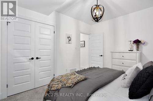 2243 Evans Boulevard, London, ON - Indoor Photo Showing Bedroom