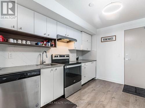 A308 - 1117 Cooke Boulevard, Burlington (Lasalle), ON - Indoor Photo Showing Kitchen