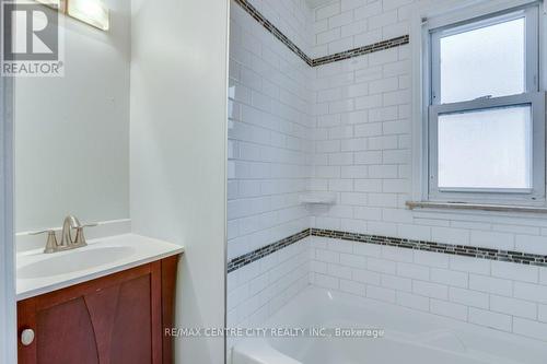 306 Vancouver Street, London, ON - Indoor Photo Showing Bathroom