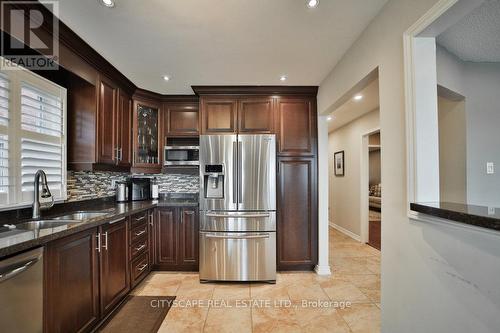 4541 Full Moon Circle, Mississauga (Hurontario), ON - Indoor Photo Showing Kitchen With Double Sink