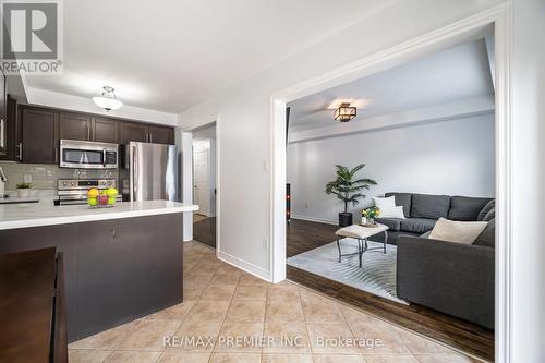 20 - 8 Bradley Avenue N, Hamilton (Binbrook), ON - Indoor Photo Showing Kitchen