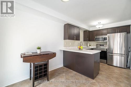 20 - 8 Bradley Avenue N, Hamilton (Binbrook), ON - Indoor Photo Showing Kitchen